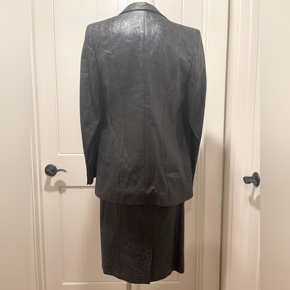 ESCADA NWT Rare Size 10/40 Paisley Embossed Lambskin Leather Two Piece Suit - Picture 5 of 17